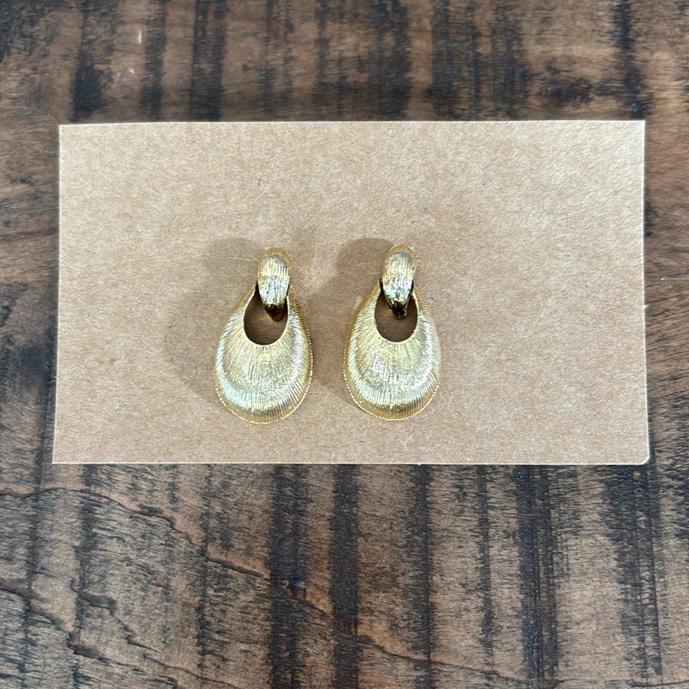 💥3 for $12💥 Vintage gold dangle earrings